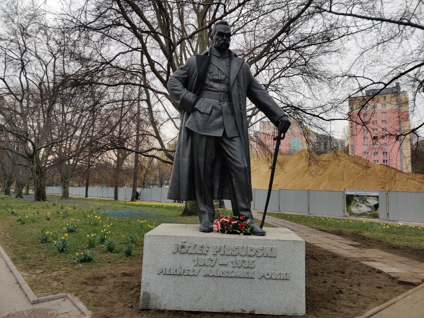 Pomnik marszałka Józefa Piłsudskiego w Gdyni zniknął? Nic bardziej mylnego