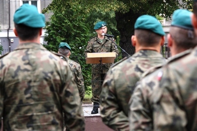 W Szkole Podoficerskiej Wojsk Lądowych im. gen. bryg. Franciszka Seweryna Włada rozpoczął się kurs na pierwszy stopień podoficerski, zorganizowany dla żołnierzy z korpusu szeregowych zawodowych.

Zobacz więcej: Wojsko w Poznaniu - Rozpoczął się nowy kurs podoficerski [ZDJĘCIA]