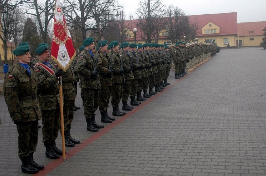 Bydgoszcz: Pożegnanie żołnierzy z 1 Brygady Logistycznej wyruszających do Afganistanu [ZDJĘCIA]