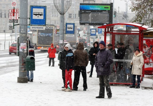 Pierwszy atak zimy w grudniu. Dwa samochody zderzyły się na ...