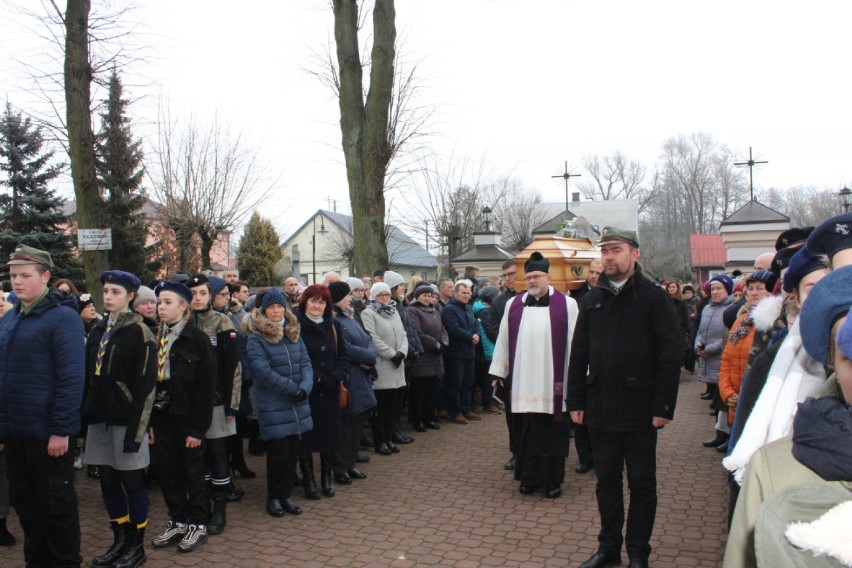 Ostatnia droga dh Jerzego Gimiera. Pożegnali go słowami harcerskiej modlitwy i piosenek, które lubił (zdjęcia)