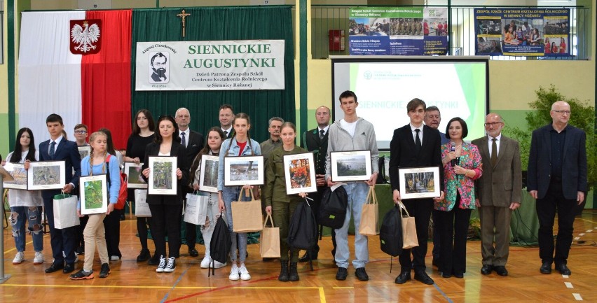 Siennickie Augustynki, Dzień Otwarty i podsumowanie konkursu fotograficznego w szkole rolniczej w Siennicy Różanej. Zobacz zdjęcia
