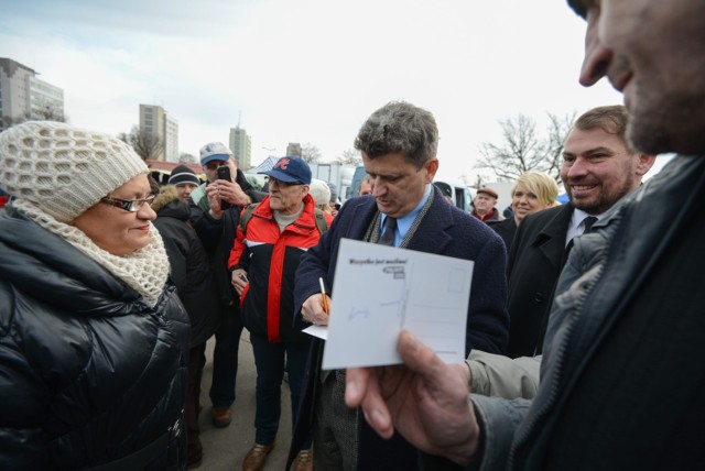 Janusz Palikot gościł w Toruniu. Szukał poparcia na tragowisku miejskim [ZDJĘCIA]