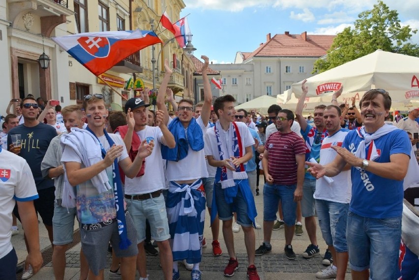 Euro 2017 Słowacja - Anglia.  W Kielcach rządzili Słowacy. Zobacz jak się bawili