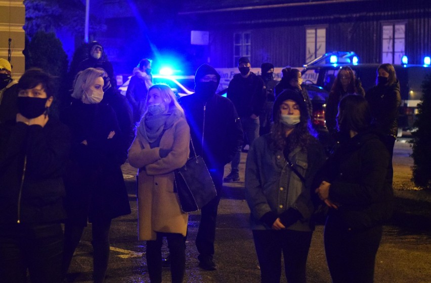 Protest kobiet w Jarosławiu. Duża frekwencja na manifestacji "Strajk Kobiet" [ZDJĘCIA]