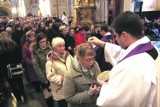 Zakochani świętują walentynki, a katolicy środę popielcową 