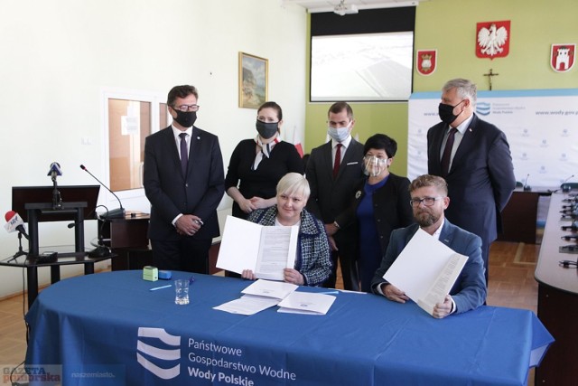 Umowa podpisana, będzie mała retencja na Bętlewiance w gminie Dobrzyń nad Wisłą.