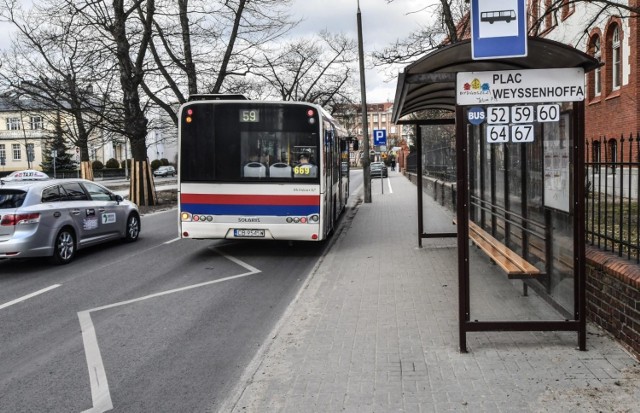 Projekt przygotowany przez bydgoskich drogowców zakłada nieznaczne przesunięcie przystanku al.Ossolińskich/plac Weyssenhoffa w kierunku placu Weyssenhoffa.