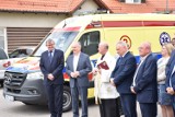 Nowy Staw. Nowa karetka dla stacji pogotowia Powiatowego Centrum Zdrowia. Najcięższy i... pierwszy żółty ambulans w spółce