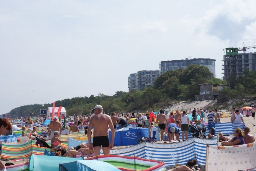 Fala upałów w lipcu. Tłumy na plaży w Dziwnówku (ZDJĘCIA)