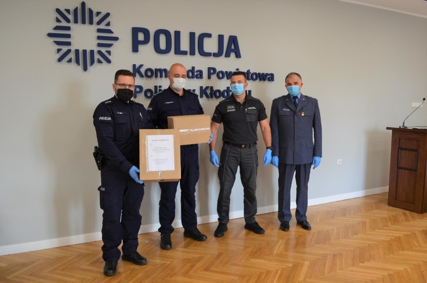 Więźniowie z Kłodzka uszyli maseczki dla policjantów