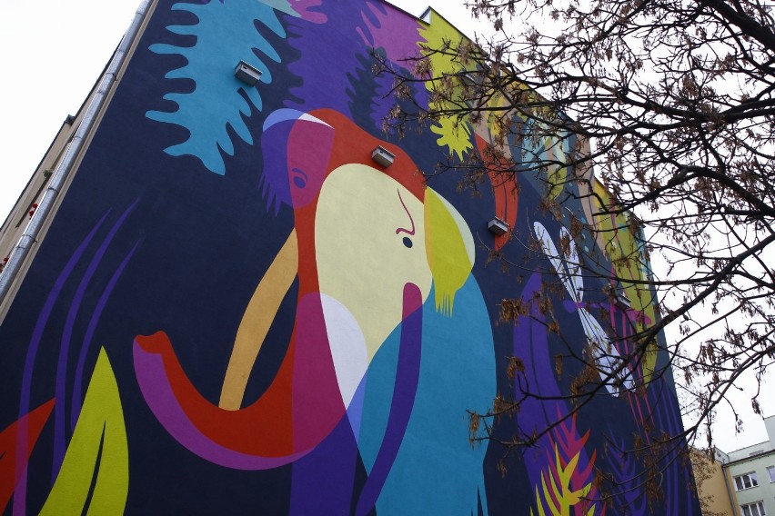 Nowy mural na Woli. Przedstawia słonia leśnego, którego szczątki odkryto na budowie II linii metra