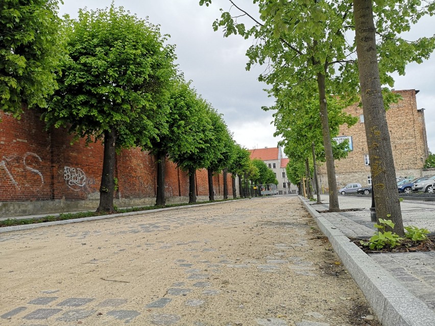 Trwa remont ul. Sienkiewicza w Grudziądzu. Wygląda coraz lepiej! [zdjęcia]