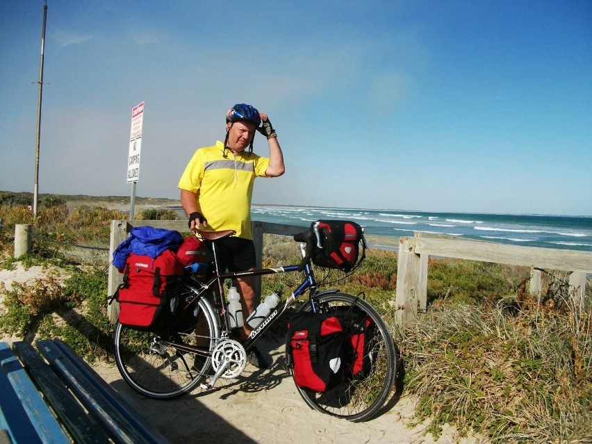 Jadąc rowerem przez Australię można dotrzeć do Mogilna....