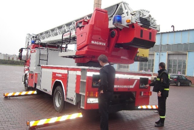 Samochód z drabiną, który ma Stargardzki straż pożarna był pomocny w uratowaniu stargardzianki z opresji.