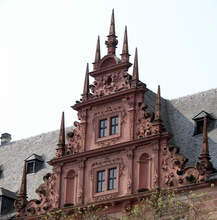 Zamek jest symbolem miasta Aschaffenburg . Na zdjęciu...