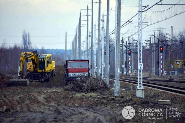 Przy stacji kolejowej w Dąbrowie Górniczej - Strzemieszycach rozpoczęła się budowa przejścia podziemnego, które połączy ulice Towarową oraz Transportową

Zobacz kolejne zdjęcia/plansze. Przesuwaj zdjęcia w prawo naciśnij strzałkę lub przycisk NASTĘPNE