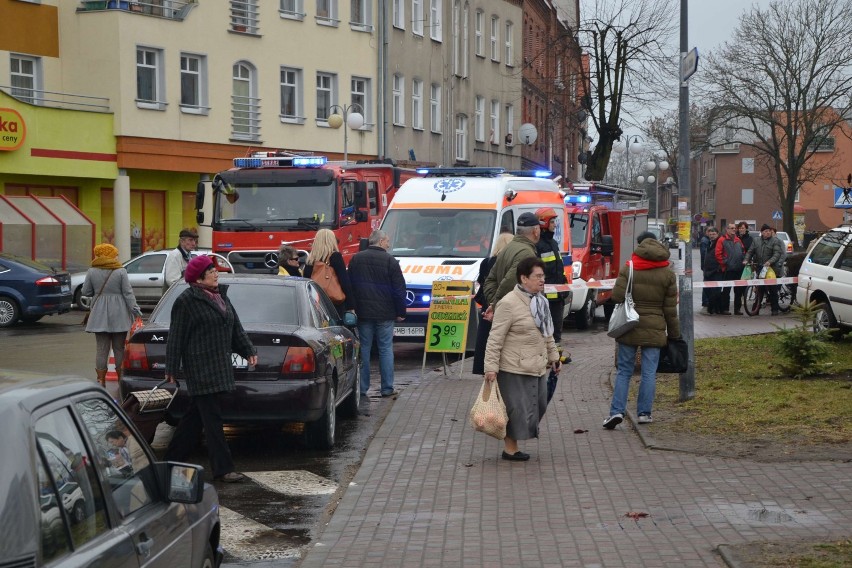 Kolizja na ul. Sienkiewicza w Malborku [ZDJĘCIA]. Potrącenie pieszego na skrzyżowaniu