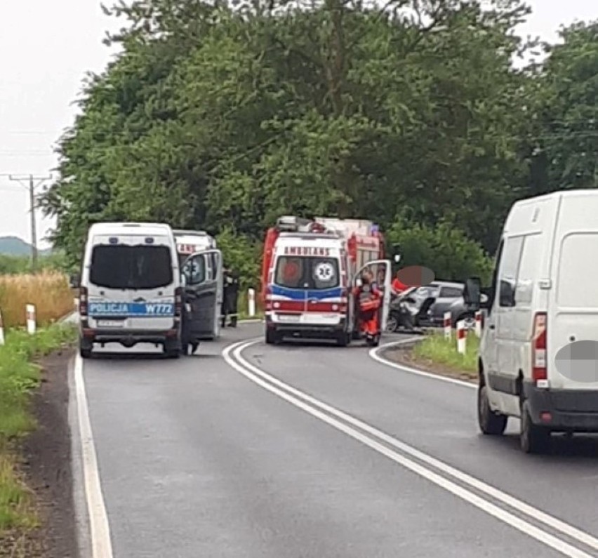 Zderzenie dwóch aut w gminie Darłowo miało miejsce 20 lipca...