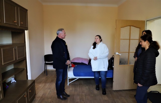 Przekazanie mieszkania dla uchodźców z Ukrainy.