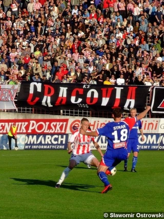 W ostatnim spotkaniu 20. kolejki Ekstraklasy Cracovia uległa ...