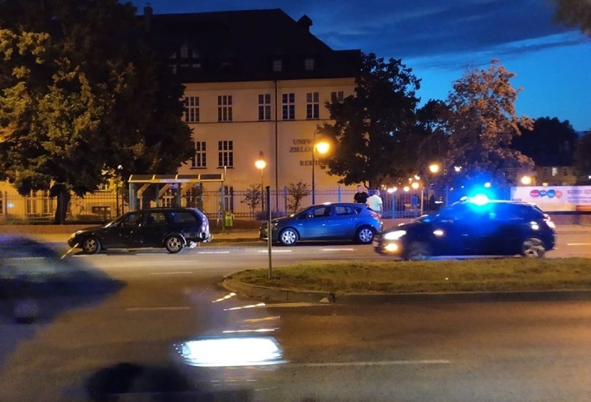 Pościg ulicami Zielonej Góry. Szaleniec uciekał policji pod prąd. Zderzył się z radiowozem