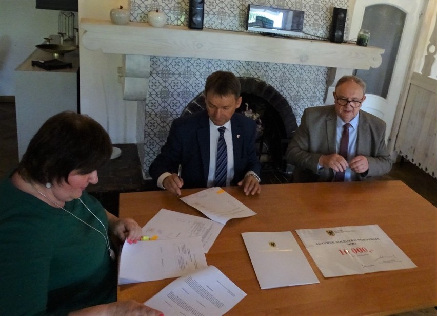 Podpisanie dokumentów w Postolinie