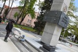 Miasto zleciło czyszczenie pomnika marszałka Józefa Piłsudskiego w Sieradzu
