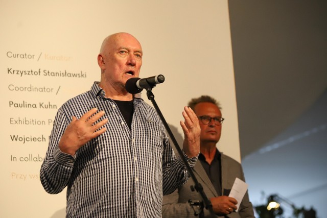 Światowej sławy abstrakcjonista otworzył w piątek wieczorem wystawę swych prac w Centrum Sztuki Współczesnej "Znaki Czasu" w Toruniu
