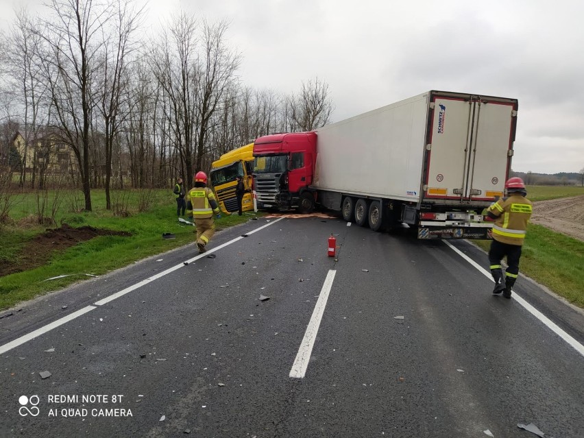 Wypadek na DK73 koło Dąbrowy Tarnowskiej, jedna osoba ranna,...