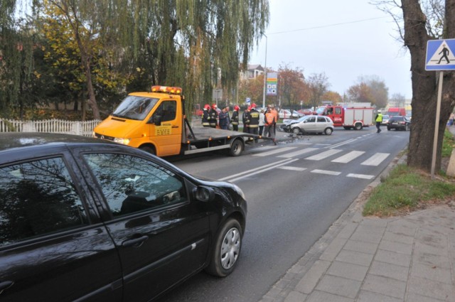 Śrem: wypadek "pod kasztanami". Zderzyły się trzy auta [ZDJĘCIA]