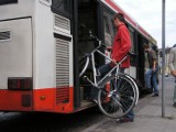 Pasażerowie z Gdyni boją się tłoku w autobusach i trolejbusach z powodu rowerów