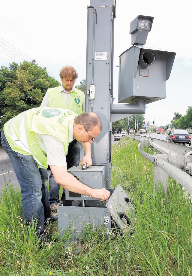 Opiekę nad fotoradarami przejmuje Centrum Automatycznego Nadzoru nad Ruchem stworzone w strukturach Inspekcji Transpotu Drogowego.