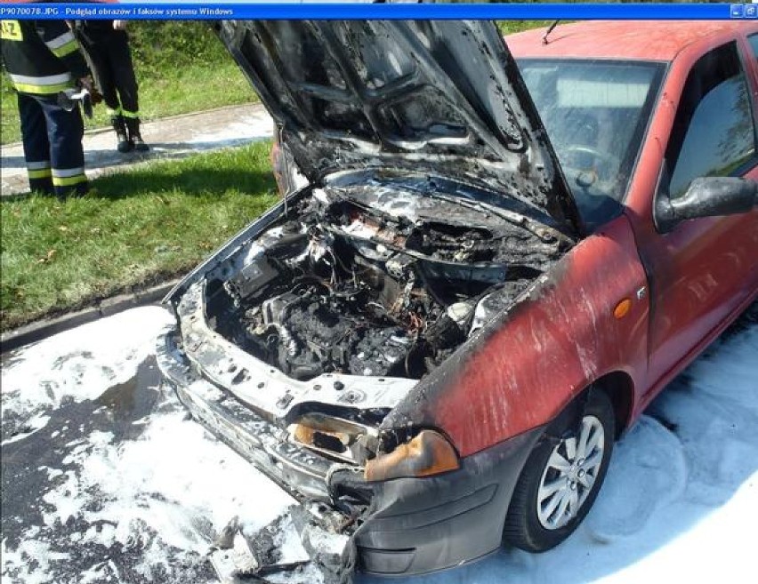 Pożar auta w Trzemesznie [FOTO]