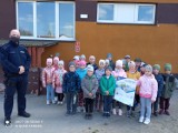 Dzielnicowy wolsztyńskiej policji odwiedza najmłodszych