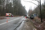 Wypadek na drodze 713 przy zjeździe na Grudzeń Las: Jedna osoba nie żyje [ZDJĘCIA]