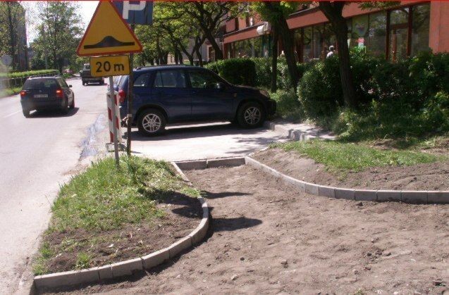 Jaworzno: Nowy chodnik przy ulicy Matejki [ZDJĘCIA]. Nowe miejsce parkingowe dla niepełnosprawnych