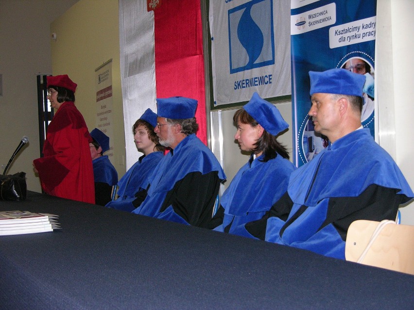 Studenci dostali dyplomy (zdjęcia)