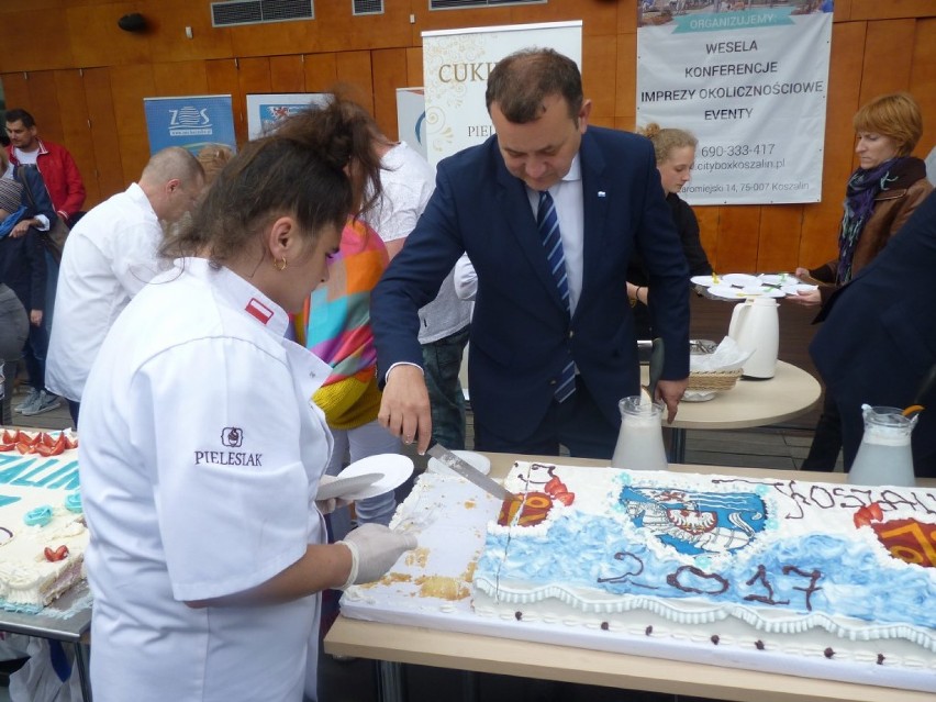 Dni Koszalina. Tort dla mieszkańców z okazji urodzin miasta [zdjęcia, wideo]