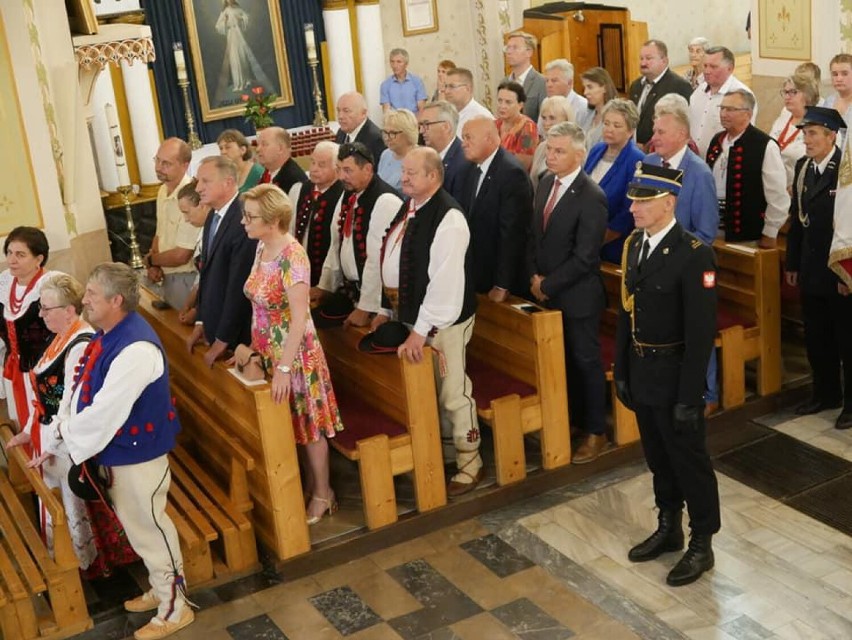 Rajcza. Relikwie bł. Jerzego Popiełuszki i kardynała Stefana Wyszyńskiego wprowadzone do Sanktuarium Matki Bożej Kazimierzowskiej