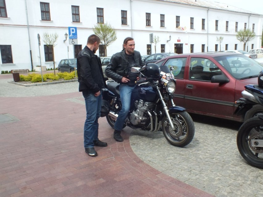 Motocykliści na Rynku Solnym: sezon rozpoczęty pielgrzymką