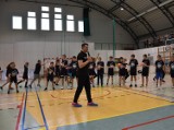 Staszowscy uczniowie trenowali ze Sławkiem Szmalem i innymi gwiazdami sportu (ZDJĘCIA)