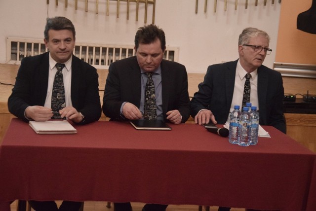 Od lewej: Mariusz Chybowski, kierownik działu obsługi klienta, Sławomir Lewandowski,  dyrektor ds. technicznych i Jan Gumuła, prezes MPK.