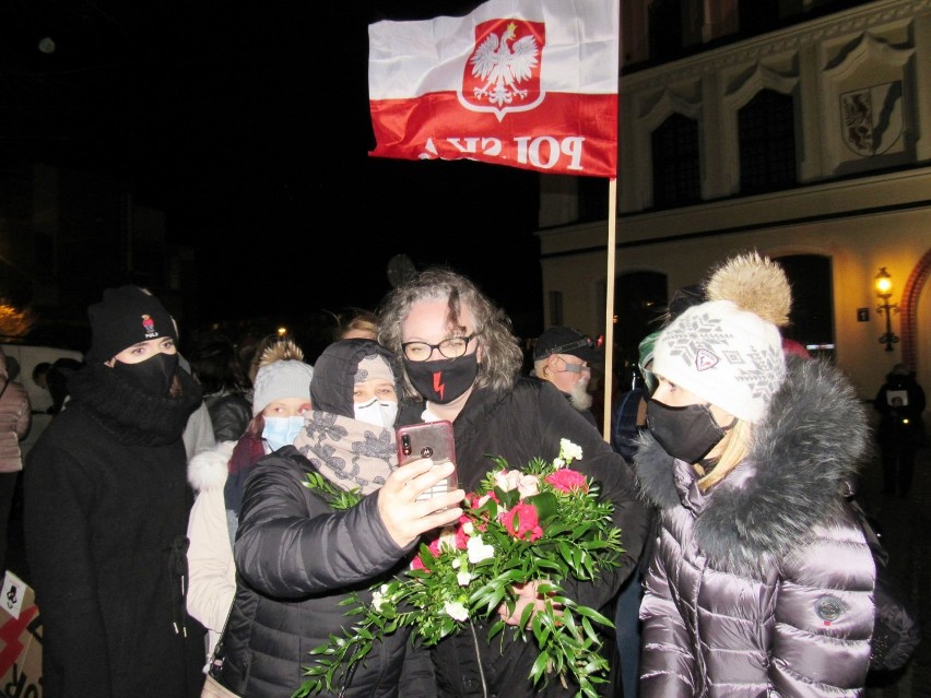 Marta Lempart z Ogólnopolskiego Strajku Kobiet na spotkaniu w Stargardzie. NOWE ZDJĘCIA, WIDEO