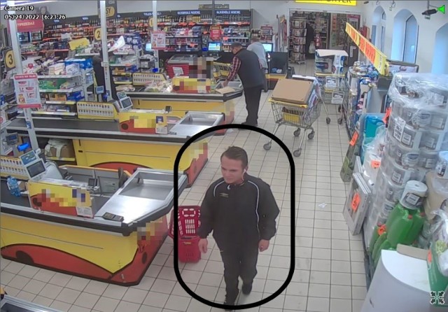 Jak informują policjanci ten mężczyzna ukradł telefon w jednym z marketów w Grudziądzu