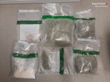 Mnóstwo przeróżmnych narkotyków w mieszkaniu w Dąbrowie Górniczej. Podejrzenia policjantów w pełni się potwierdziły