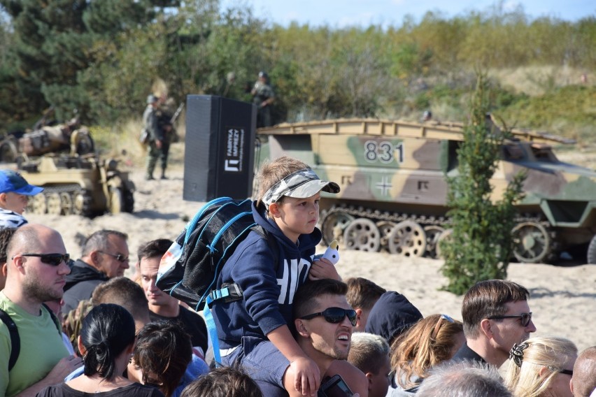 Sobotnia inscenizacja Sword na plaży we Władysławowie (2018). Turystyczne miasto zamieniło się w pole Bitwy o Wielką Wieś | ZDJĘCIA, WIDEO