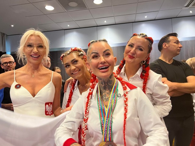 Złoty Puchar Świata na Mistrzostwach Świata we fryzjerstwie  w Paryżu zdobyła kadra narodowa z Polski. W trzyosobowym składzie była Iwona Ostrowska ze Słupska, która zdobyła również indywidualnie dwa złote medale. Marzenia się spełniają!