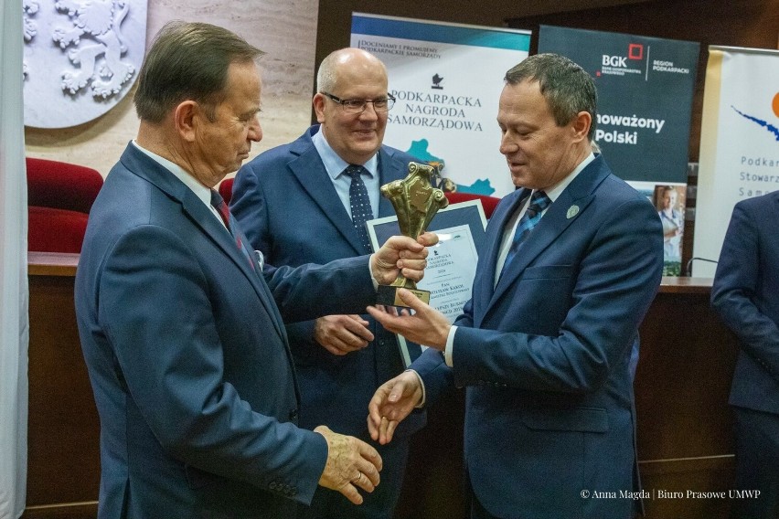 Marszałek Władysław Ortyl honoruje samorządowców Podkarpacia: Wręczenie Podkarpackiej Nagrody Samorządowej 2024 [ZDJĘCIA]