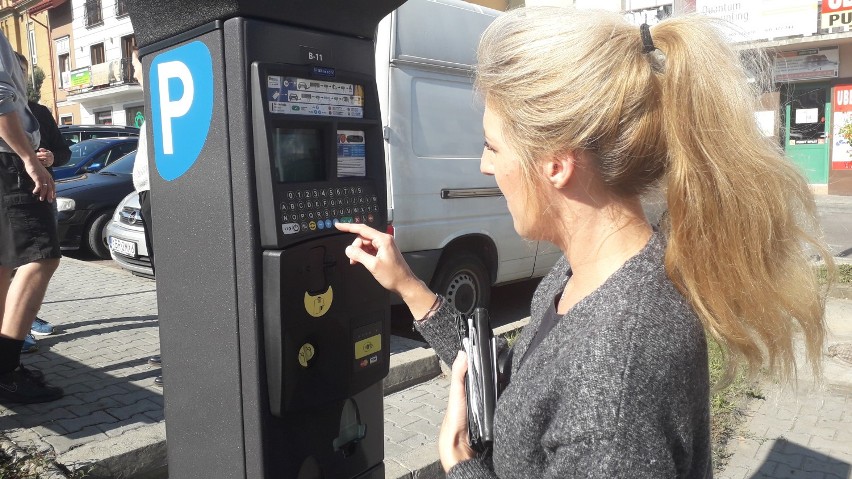 Bochnia. Od wczoraj kierowcy płacą w parkomatach. I długo czekają na bilet